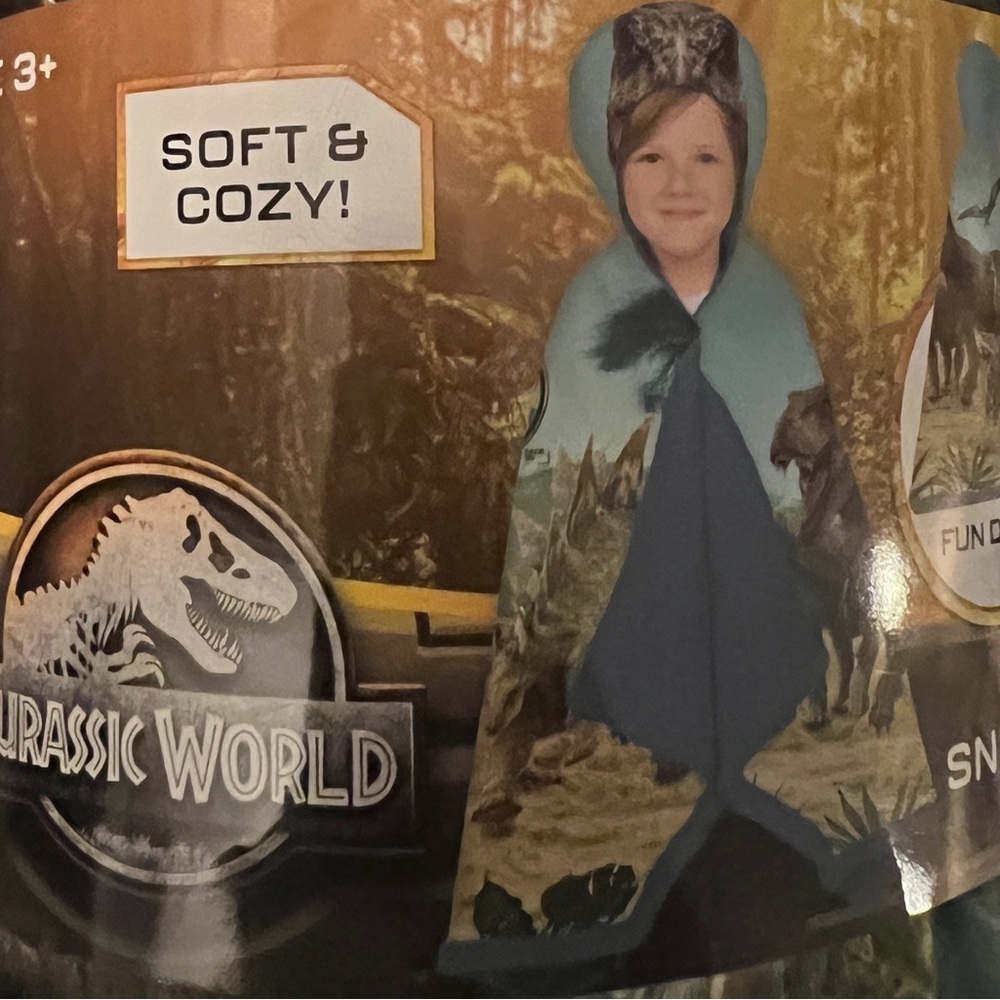 Jurassic World Snuggle Wrap Blanket - Picture 3 of 4